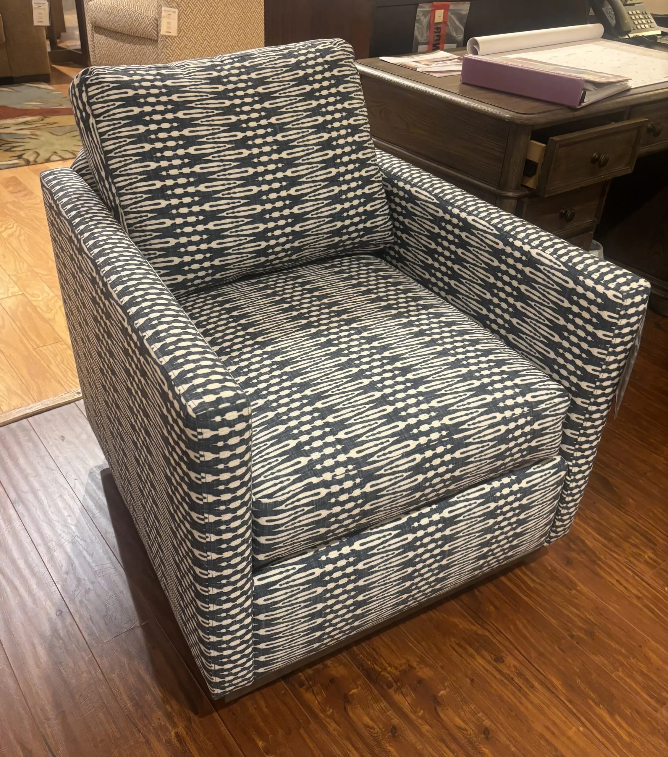 Bassett 4343-5 Myles Swivel Chair