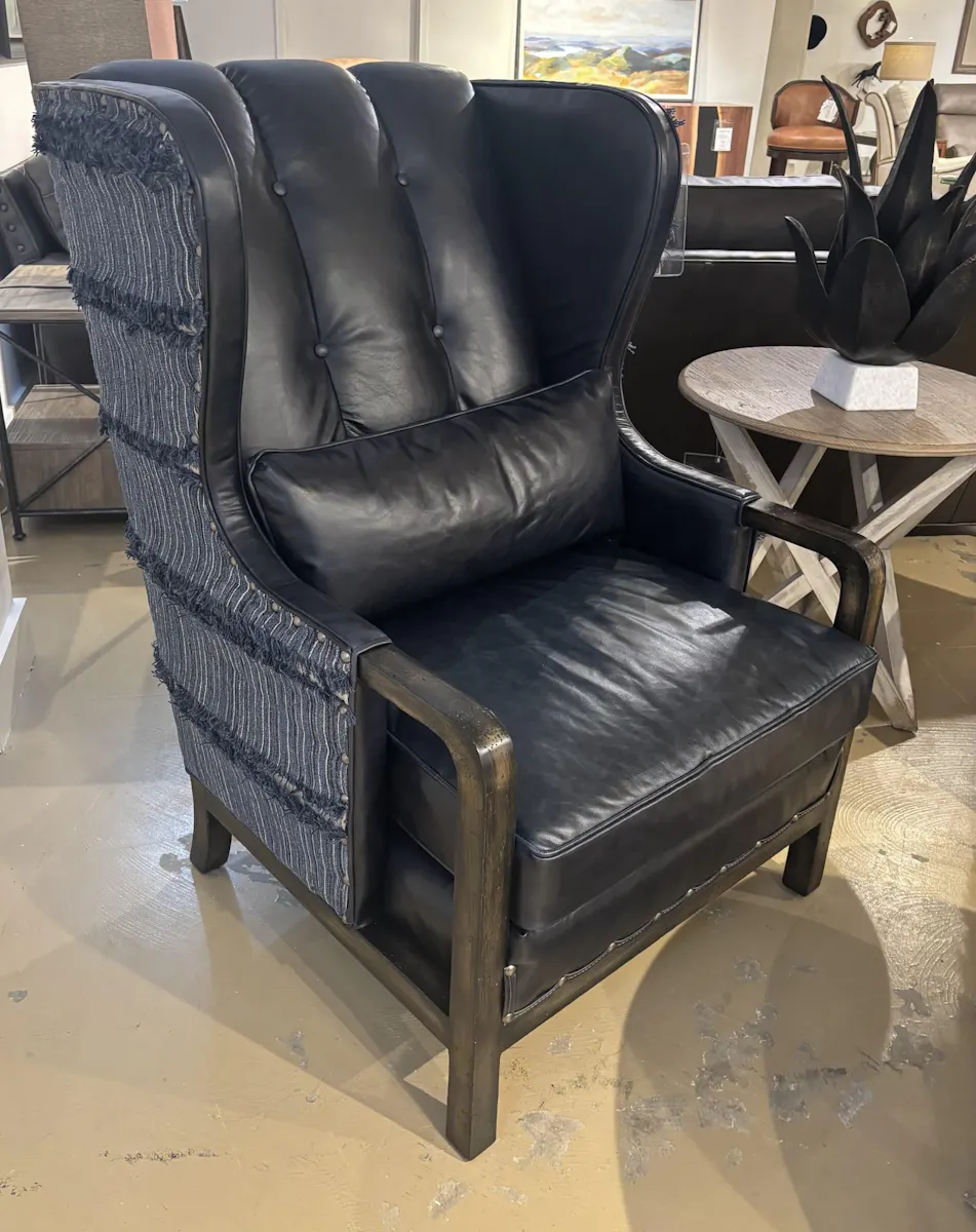 Mckinley Leather 8101 Habani Smoking Chair Mckinley Leather 8101 Habani Smoking Chair
