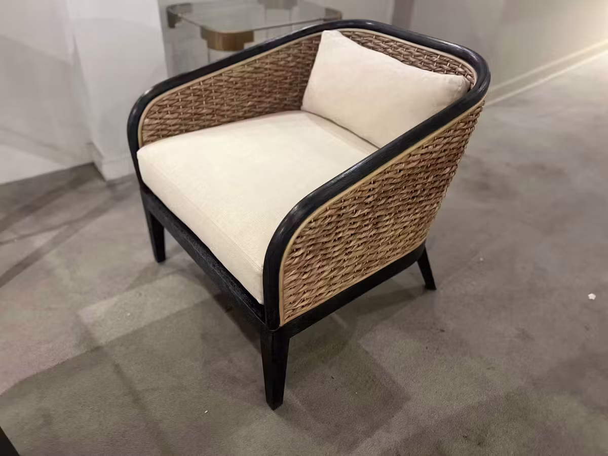 Century CT6113/80 Lounge Chair Century CT6113/80 Lounge Chair