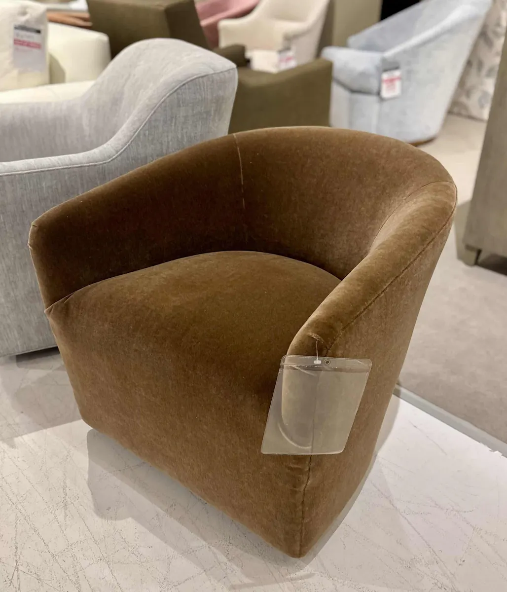 Jessica Charles 5313-S/087 Torance Swivel Chair Jessica Charles 5313-S/087 Torance Swivel Chair