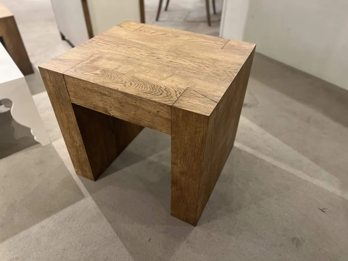 Century SF6306/60 Dovetail Lamp Table Century SF6306/60 Dovetail Lamp Table