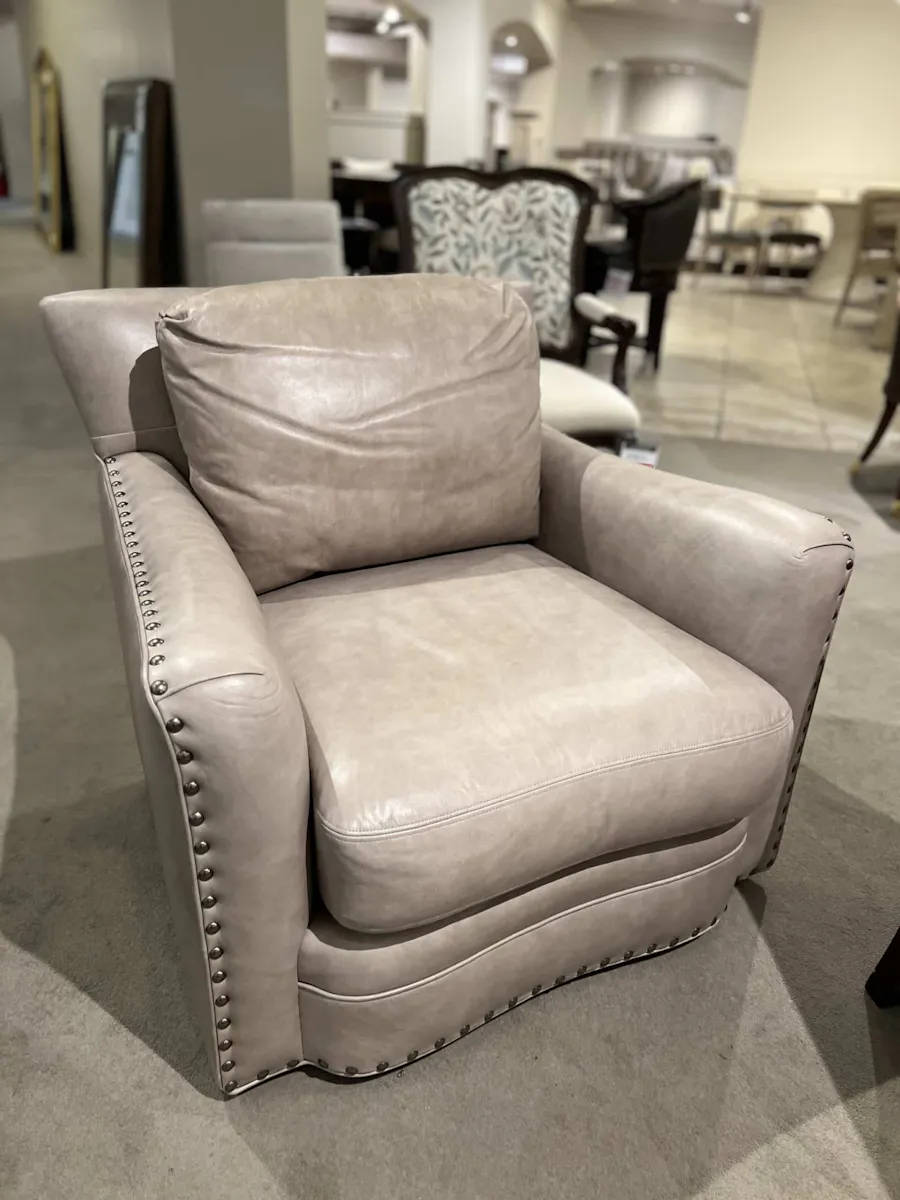 Century LR-17161/200 Camden Swivel Chair Century LR-17161/200 Camden Swivel Chair