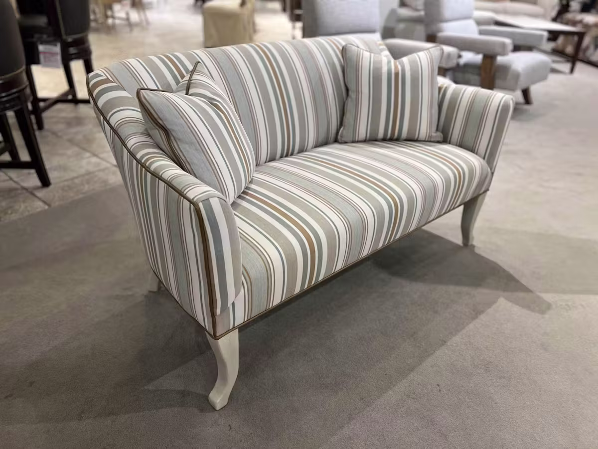 Jessica Charles 7100/10528 Heidi Settee Jessica Charles 7100/10528 Heidi Settee