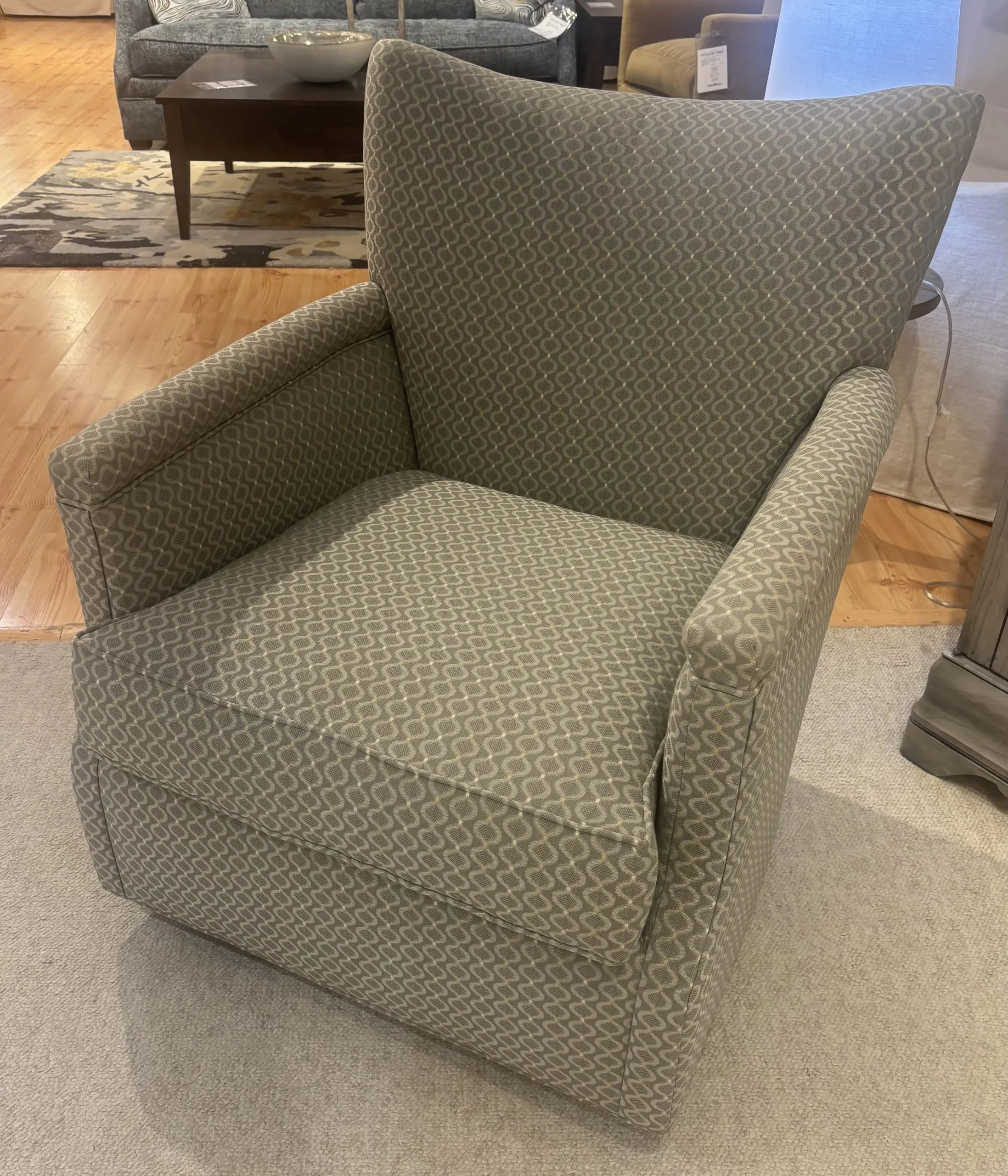 Parker Southern 1925-SG Clevie Swivel Chair