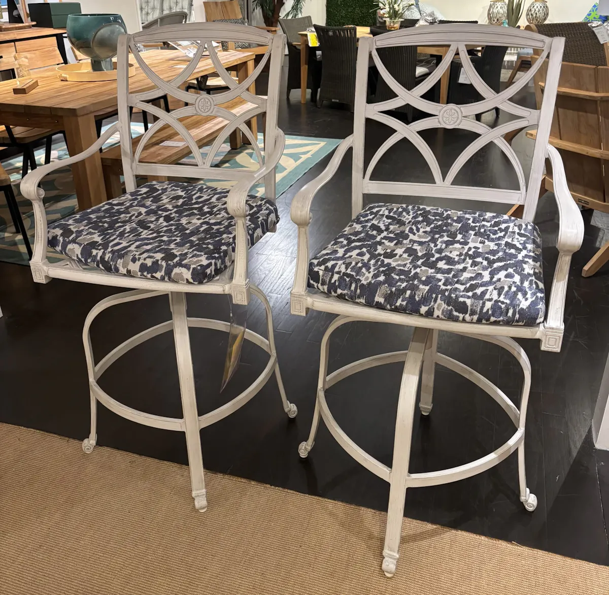 Woodard 4Q0468ST Pair of Wiltshire Bar Stools Woodard 4Q0468ST Pair of Wiltshire Bar Stools