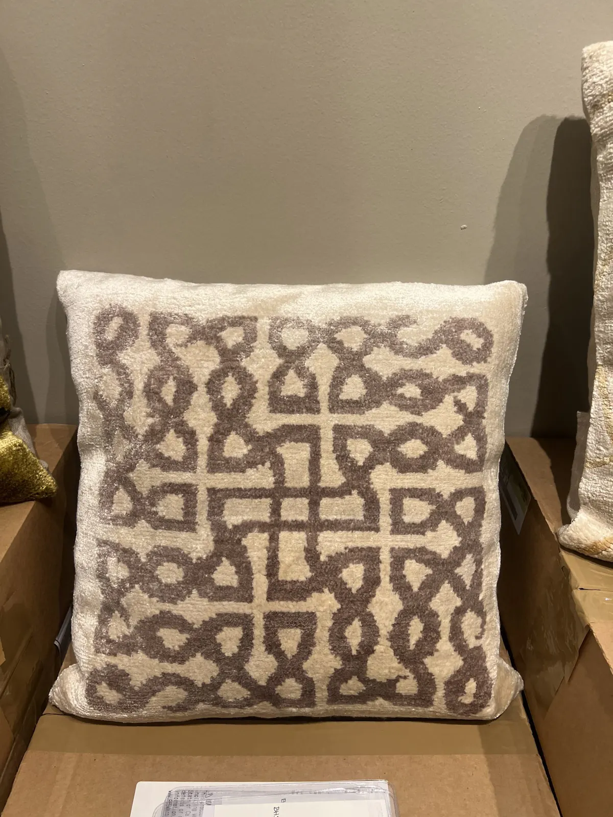 Maitland-Smith 8396-15/110 Labyrith Cream Pillow Maitland-Smith 8396-15/110 Labyrith Cream Pillow