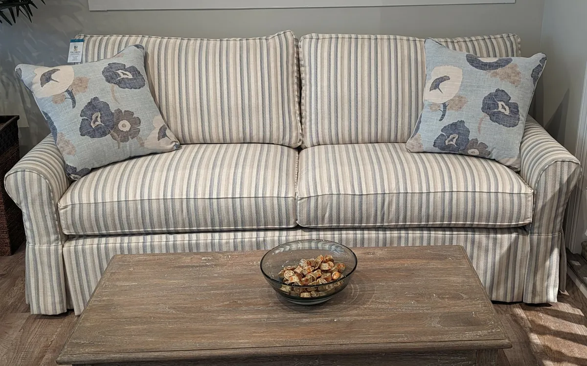 Four Seasons 16222S LANDON 2 SEAT SOFA Four Seasons 16222S LANDON 2 SEAT SOFA