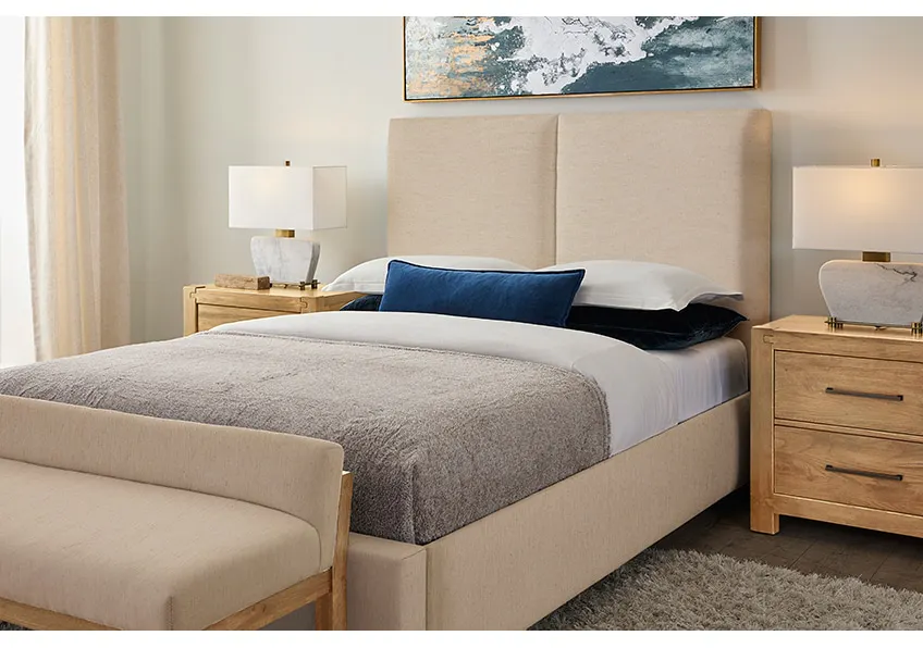 Artisan & Post 192-551I-155I-822I-404 Ivory Cream Queen Upholstered Bed In Natural Oak Artisan & Post 192-551I-155I-822I-404 Ivory Cream Queen Upholstered Bed In Natural Oak