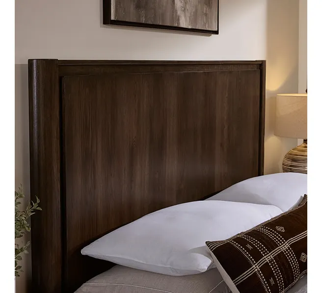 Vaughan Bassett 840-668-866-944-MS1 Cal King Radius Poster Bed In Dark Oak Vaughan Bassett 840-668-866-944-MS1 Cal King Radius Poster Bed In Dark Oak