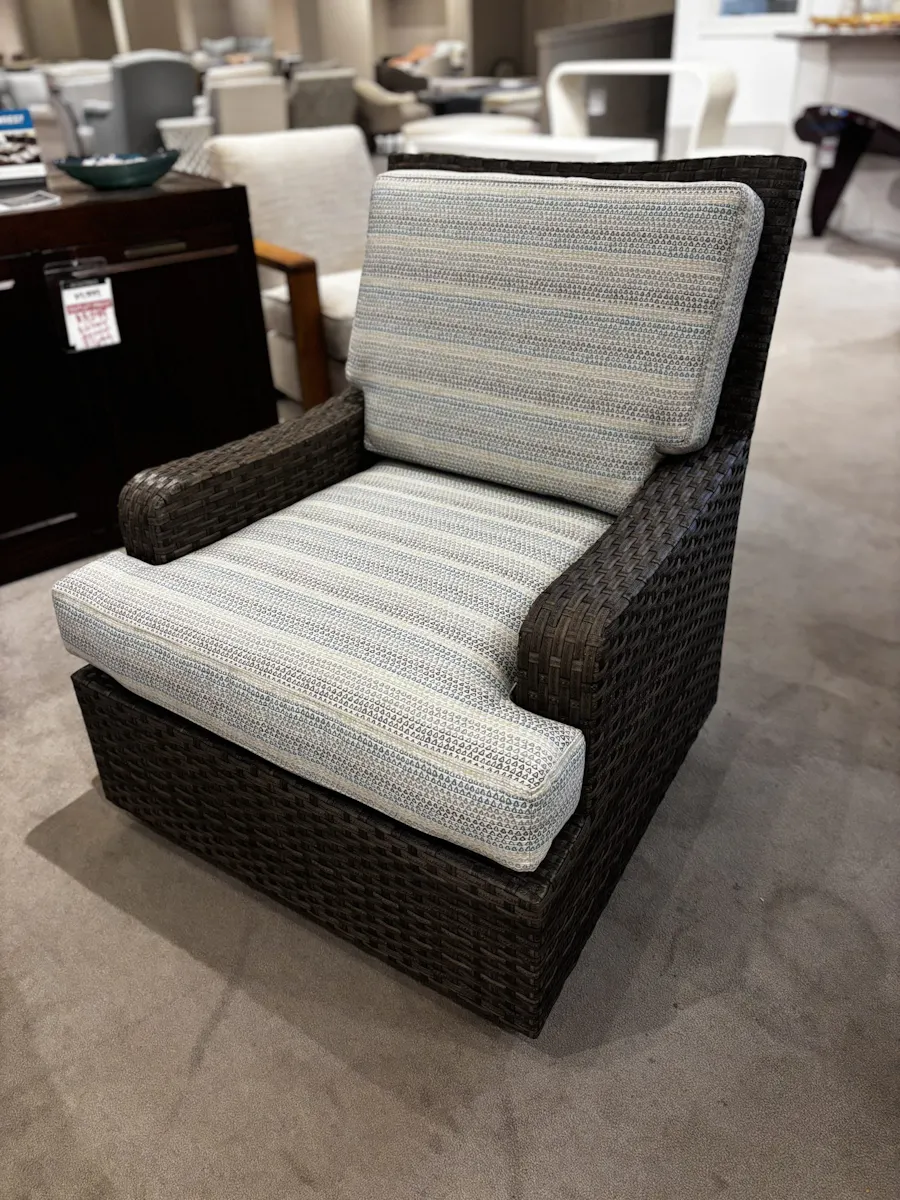 Century D34-16/70 Swivel Lounge Chair Century D34-16/70 Swivel Lounge Chair