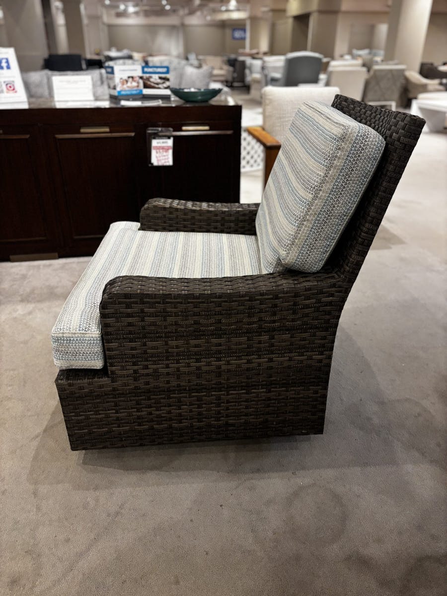 Century D34-16/70 Swivel Lounge Chair Century D34-16/70 Swivel Lounge Chair