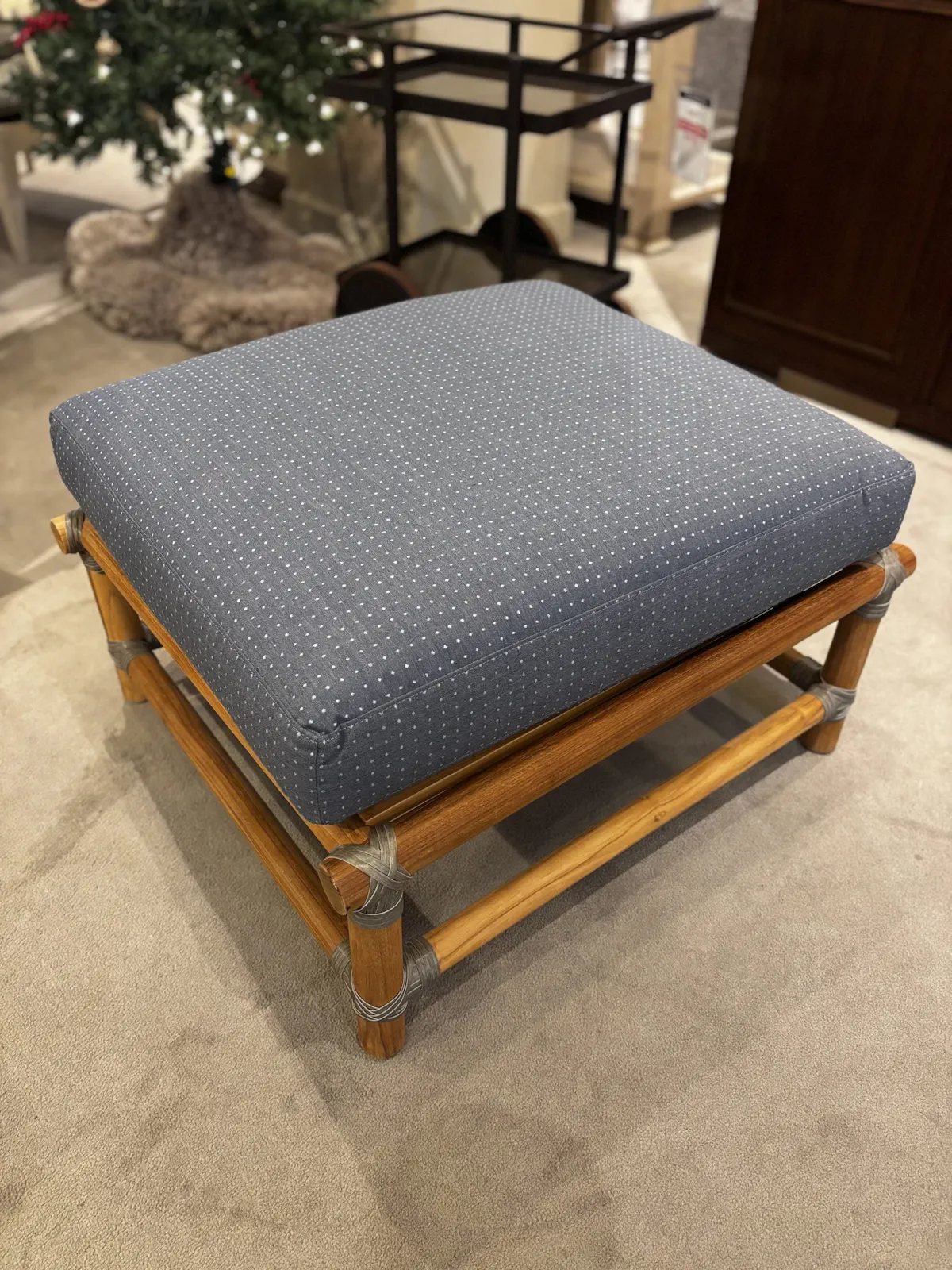 Century C7-D88-3026/230 Outdoor Ottoman Century C7-D88-3026/230 Outdoor Ottoman