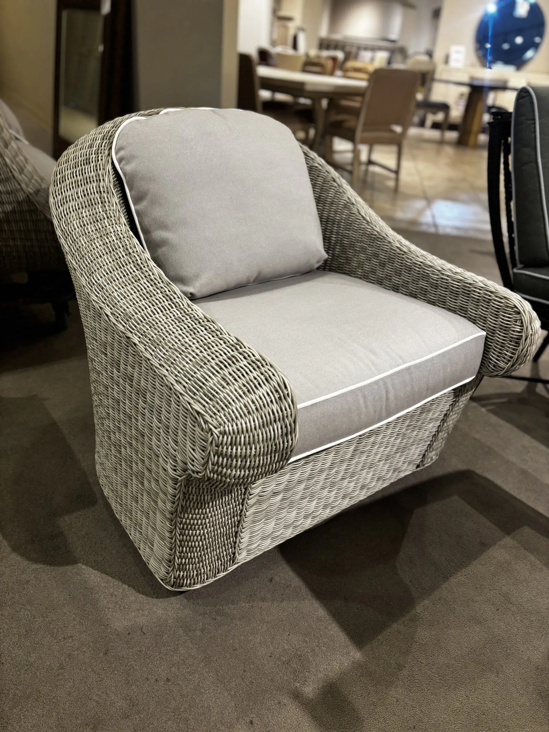 Century C7-D53-13/110 Outdoor Swivel Chair
