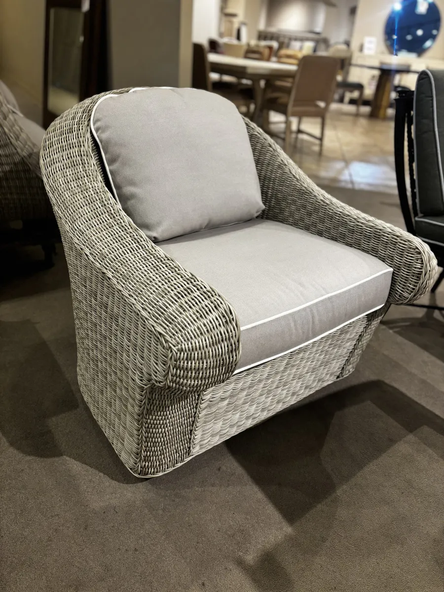 Century C7-D53-13/110 Outdoor Swivel Chair Century C7-D53-13/110 Outdoor Swivel Chair