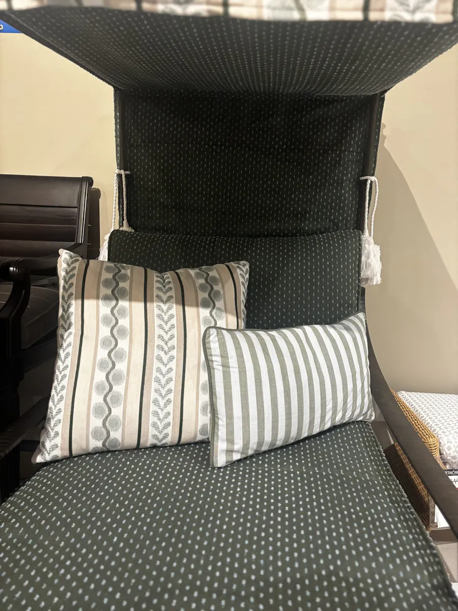 Century D12MB-73-1/190 Andalusia Chaise Century D12MB-73-1/190 Andalusia Chaise