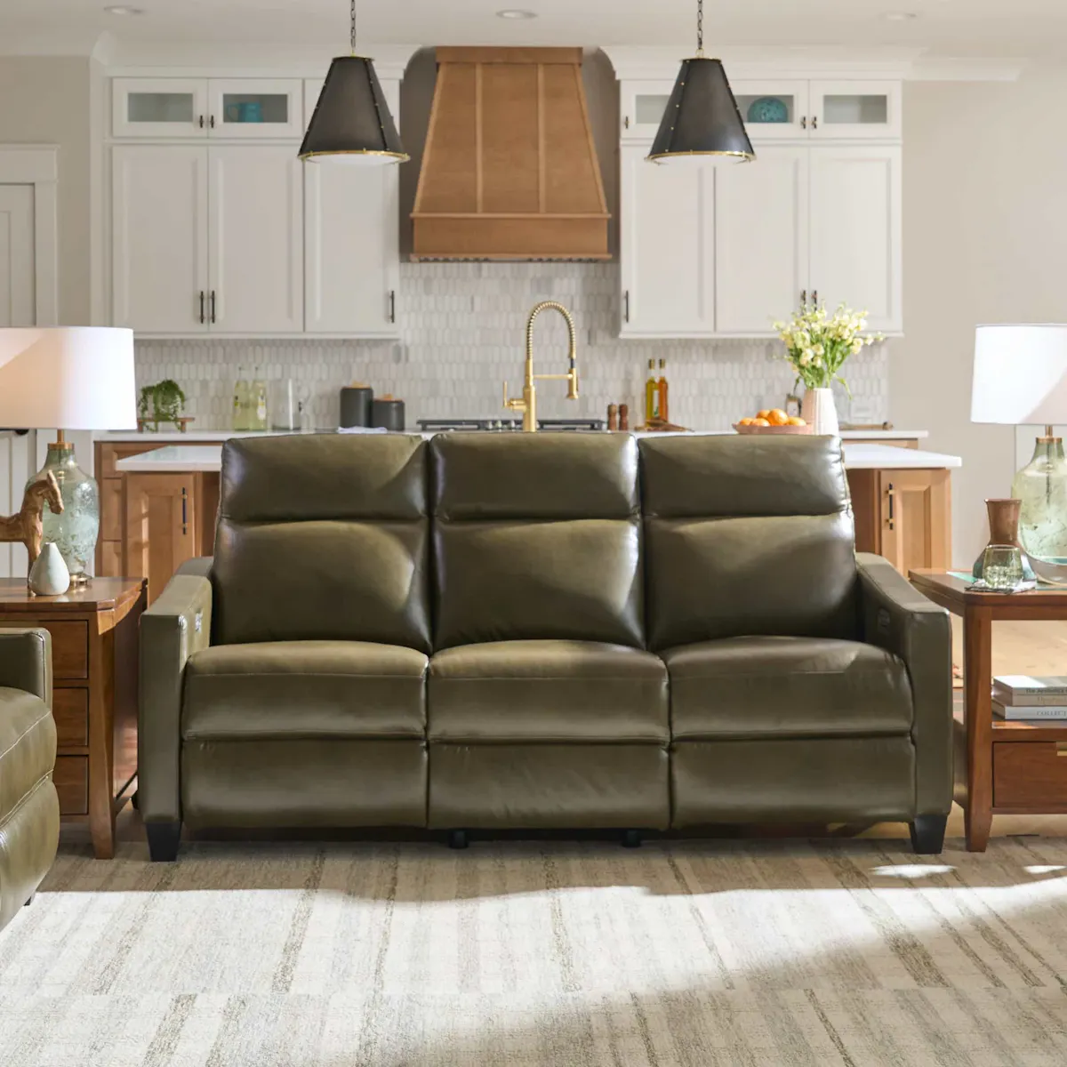 La-Z-Boy 84U810 Quinault Power Reclining Sofa w/ Headrest La-Z-Boy 84U810 Quinault Power Reclining Sofa w/ Headrest