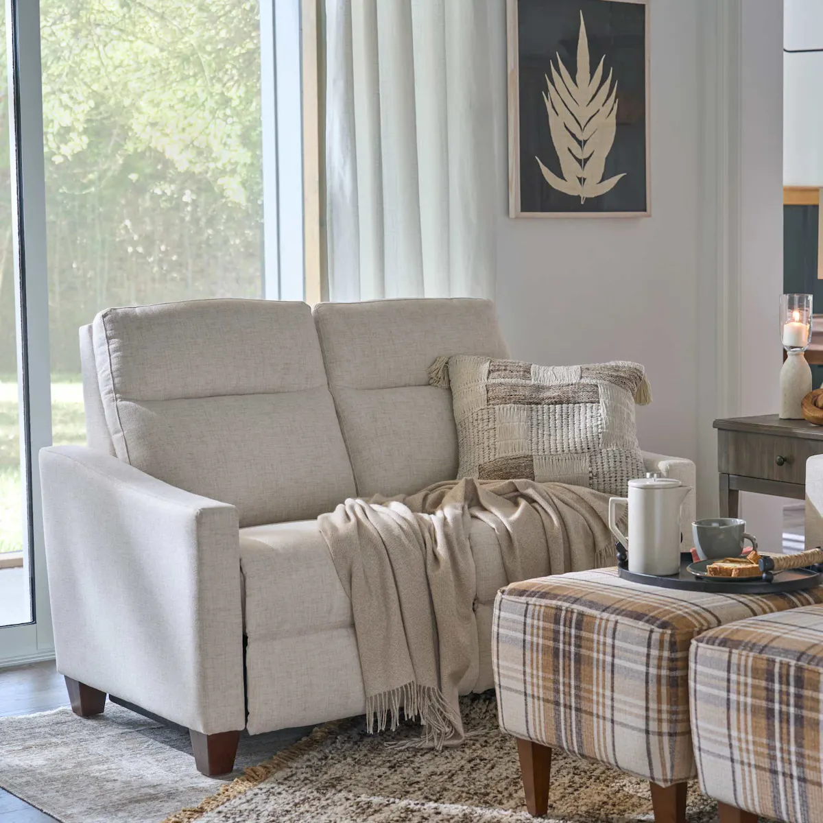 La-Z-Boy 88U810 Quinault Power Reclining Loveseat w/ Headrest La-Z-Boy 88U810 Quinault Power Reclining Loveseat w/ Headrest