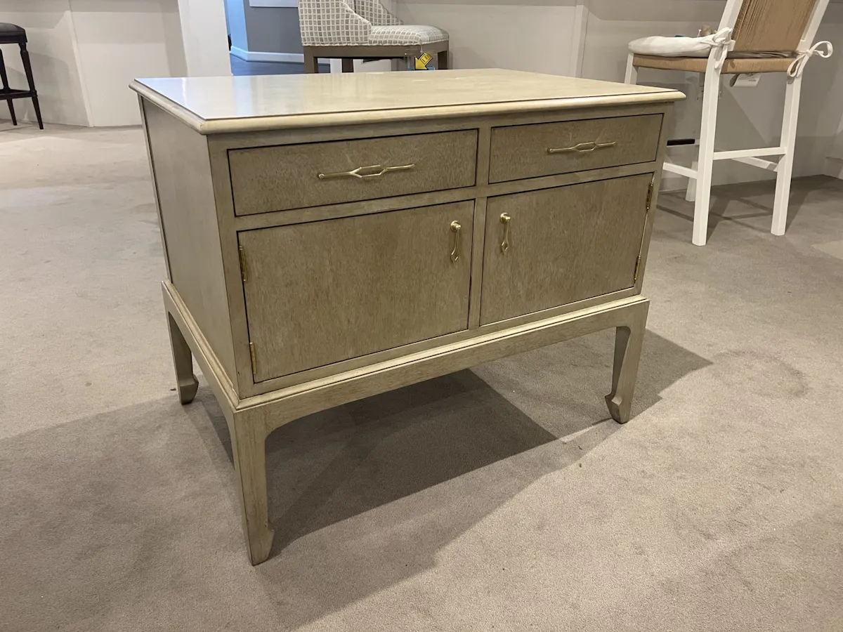 Century AE9-205/30 Everett Nightstand Century AE9-205/30 Everett Nightstand