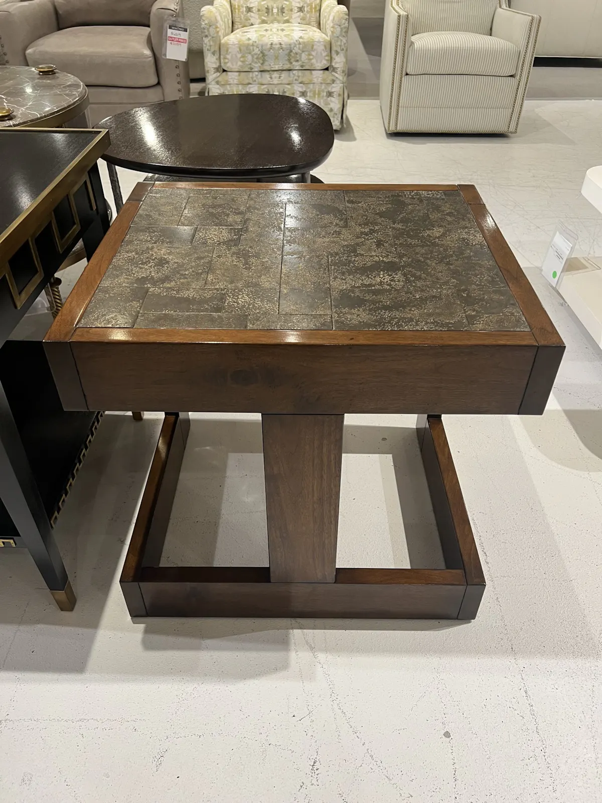 Century SF5685/210 Anthony Lamp Table Century SF5685/210 Anthony Lamp Table