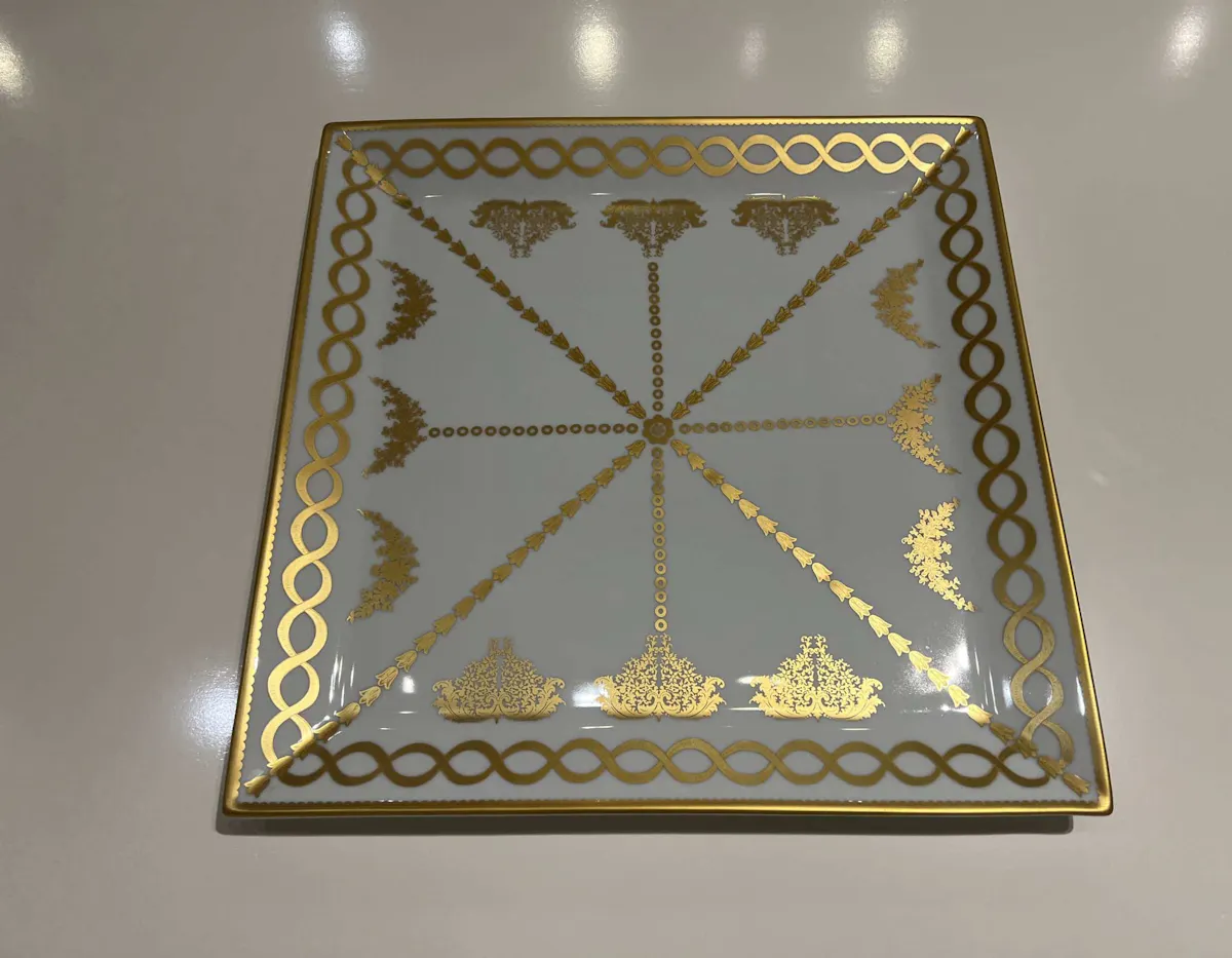 Maitland-Smith 8374-25/40 Gold and White Square Tray Maitland-Smith 8374-25/40 Gold and White Square Tray