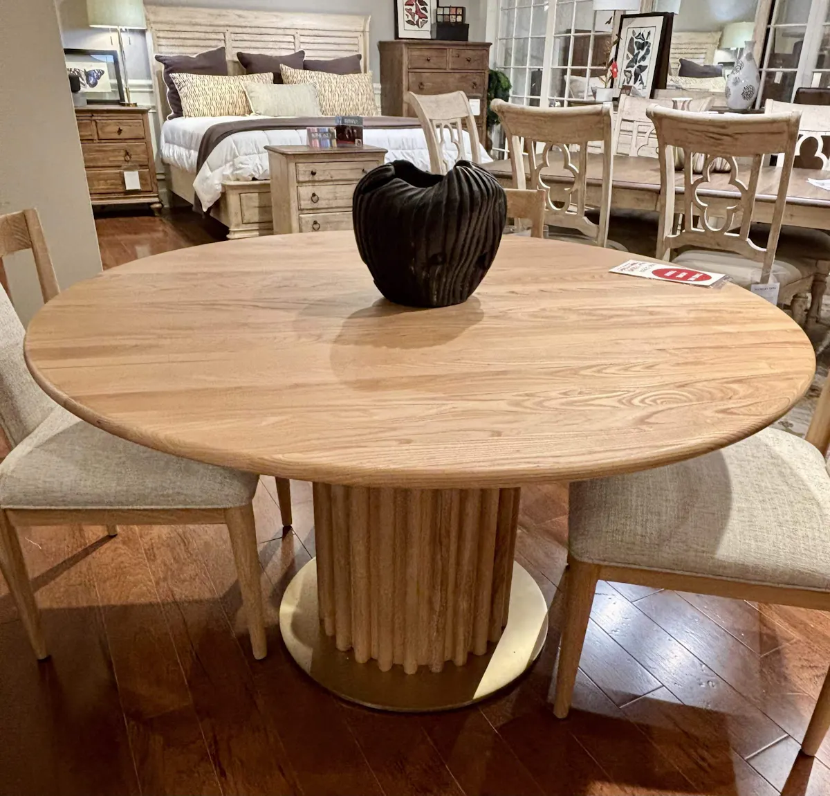 Kincaid 489-701P/489-636 Essence Dining Table and Chairs Kincaid 489-701P/489-636 Essence Dining Table and Chairs