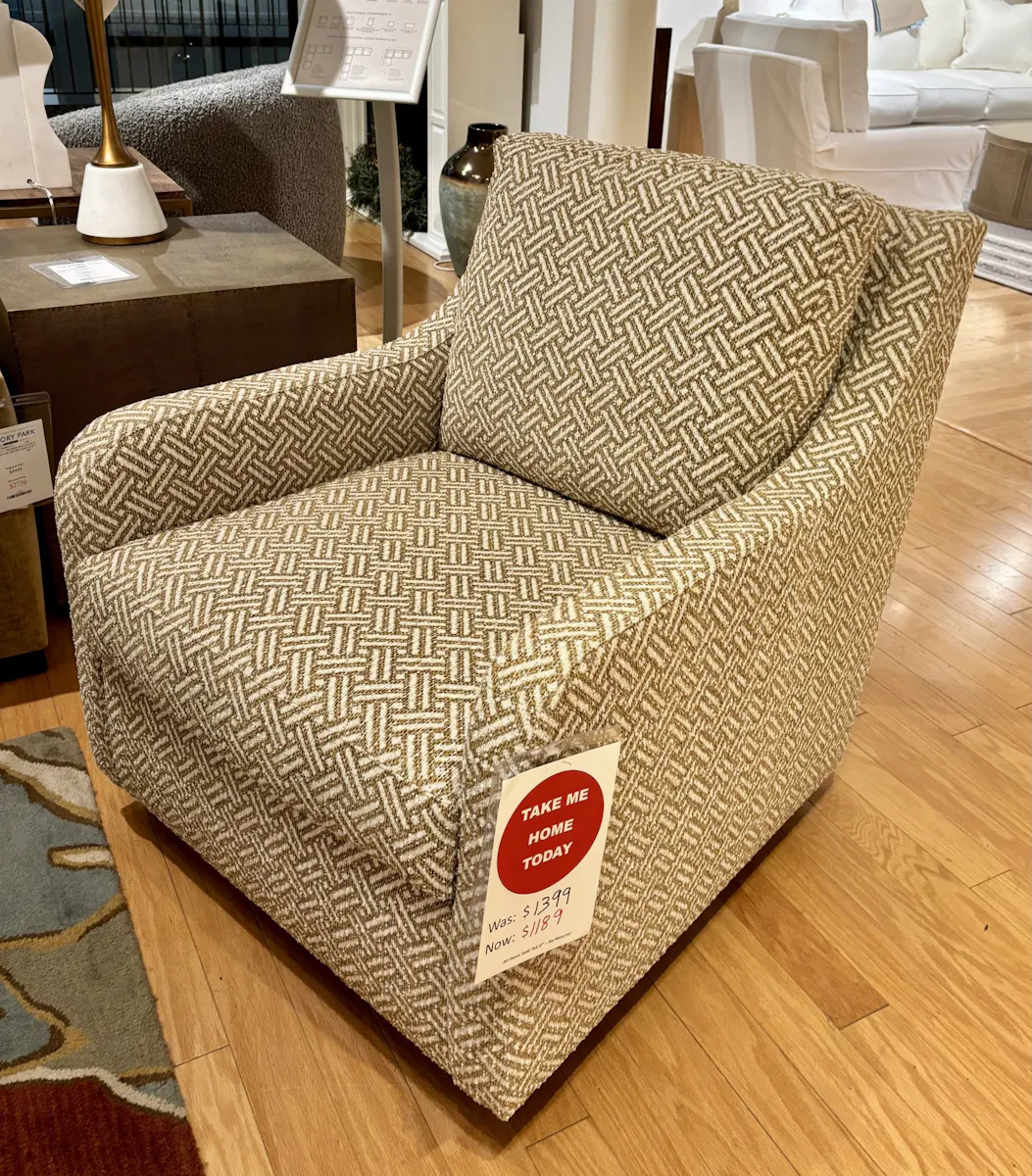 Bassett 1334-09 Scarlett Swivel Glider Bassett 1334-09 Scarlett Swivel Glider