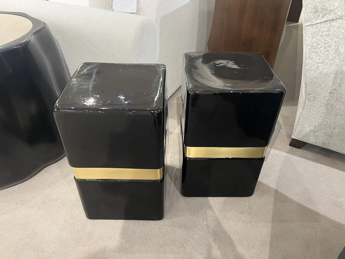 Century SF6092/120 Maverick Accent Table Century SF6092/120 Maverick Accent Table