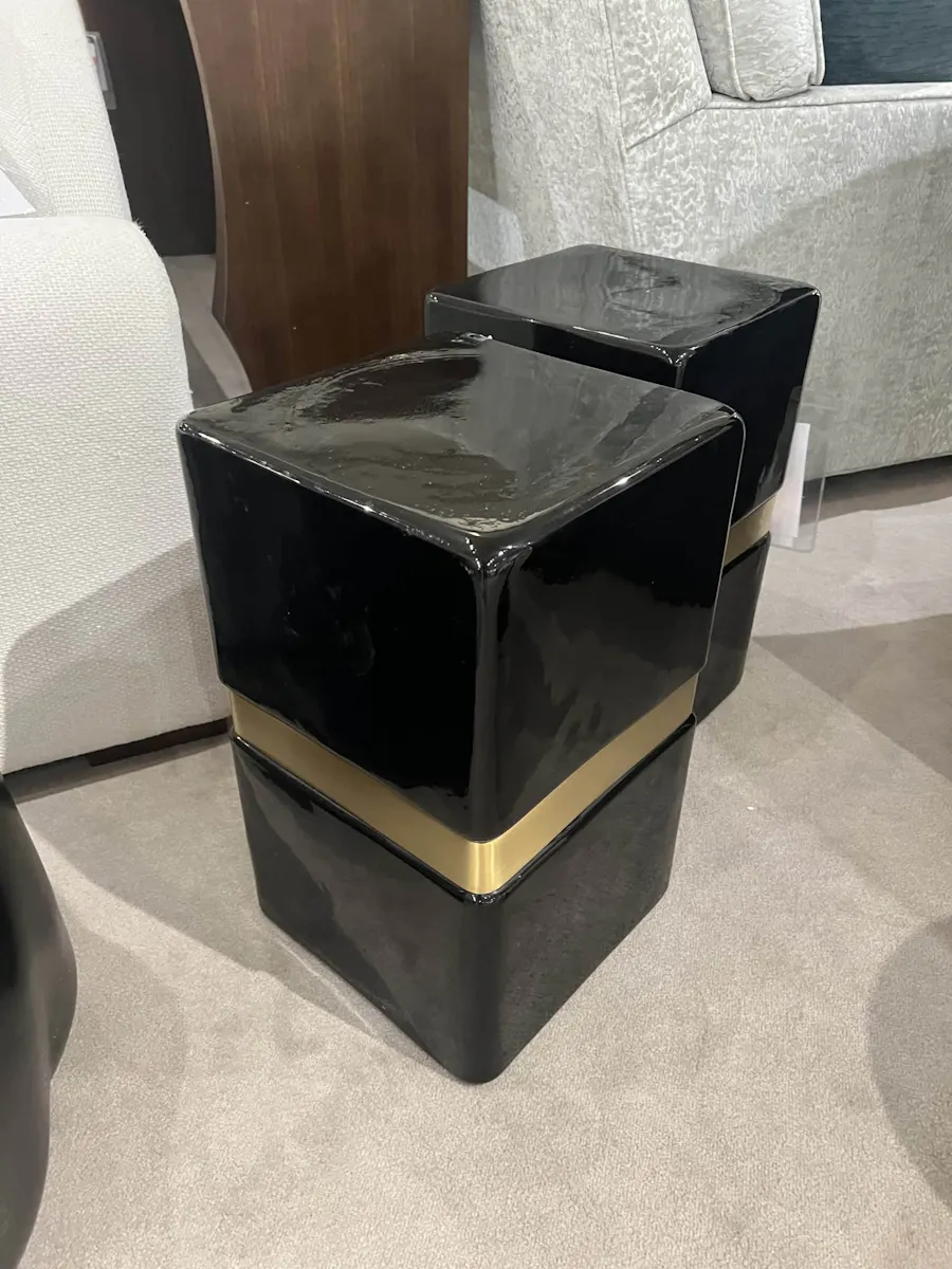 Century SF6092/120 Maverick Accent Table Century SF6092/120 Maverick Accent Table
