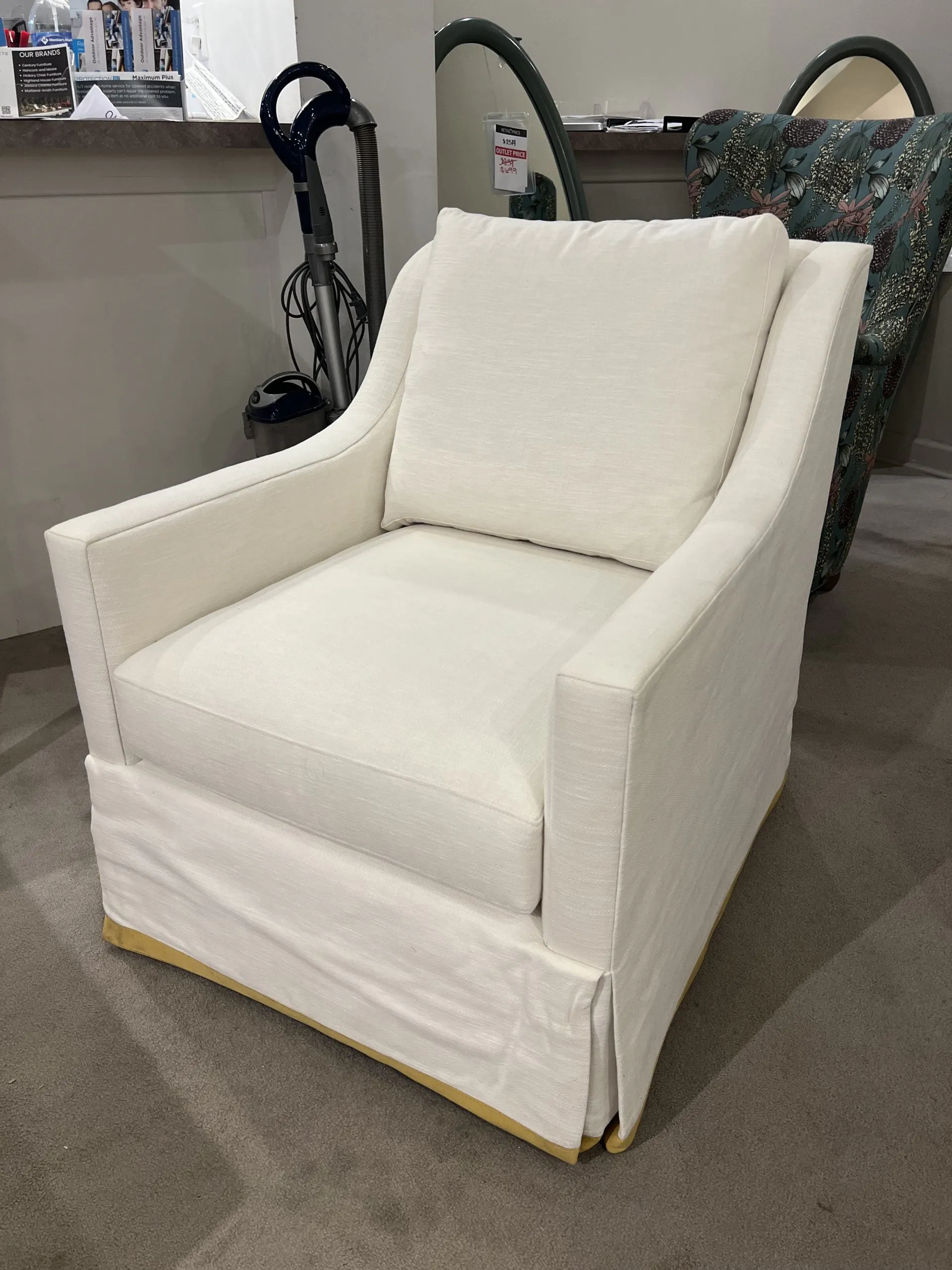 Highland House 1565SW/30	Antonio Skirted Swivel Chair