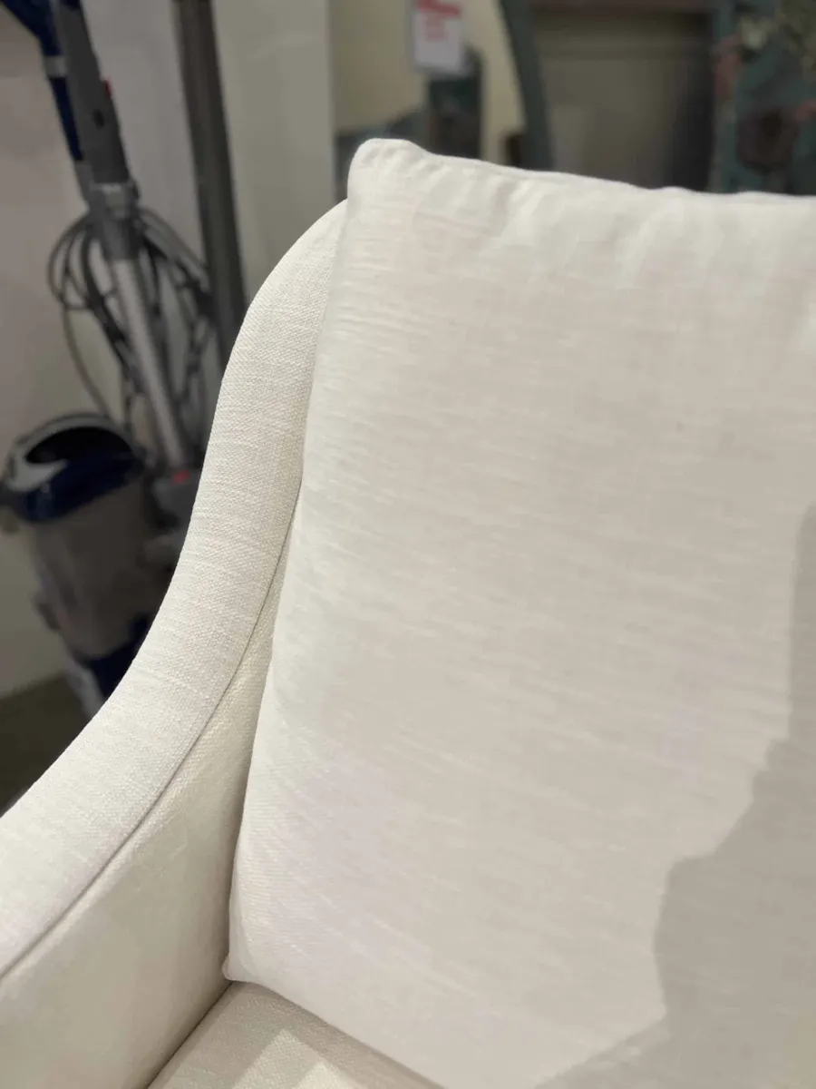 Highland House 1565SW/30 Antonio Skirted Swivel Chair Highland House 1565SW/30 Antonio Skirted Swivel Chair