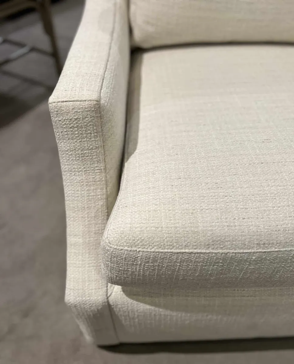 Highland House 1574SW/20 Dixon Low Profile Swivel Chair Highland House 1574SW/20 Dixon Low Profile Swivel Chair