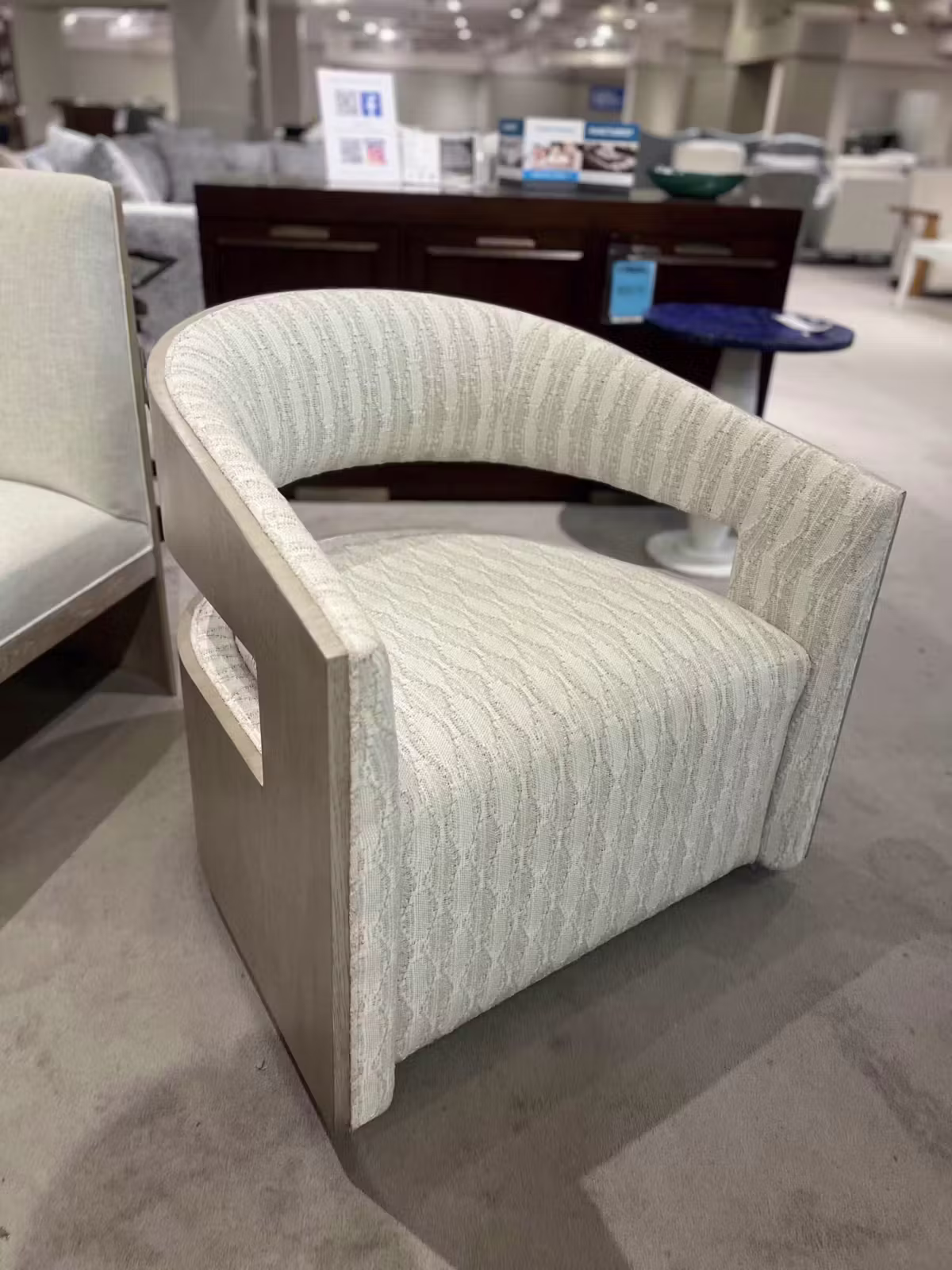 Century CCC3107-8/10 Brayden Swivel Chair Century CCC3107-8/10 Brayden Swivel Chair