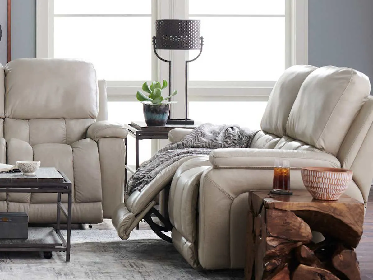 La-Z-Boy U48530 Greyson Power Reclining Loveseat w/ Headrest & Console La-Z-Boy U48530 Greyson Power Reclining Loveseat w/ Headrest & Console