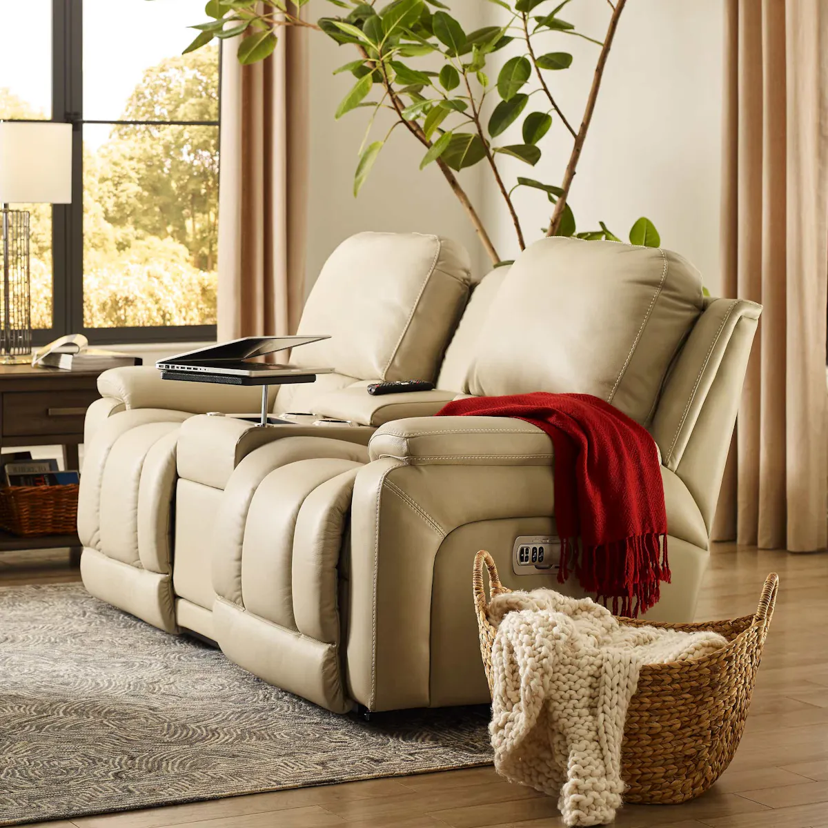 La-Z-Boy U49530 Greyson Power Reclining Loveseat w/ Headrest and Console La-Z-Boy U49530 Greyson Power Reclining Loveseat w/ Headrest and Console