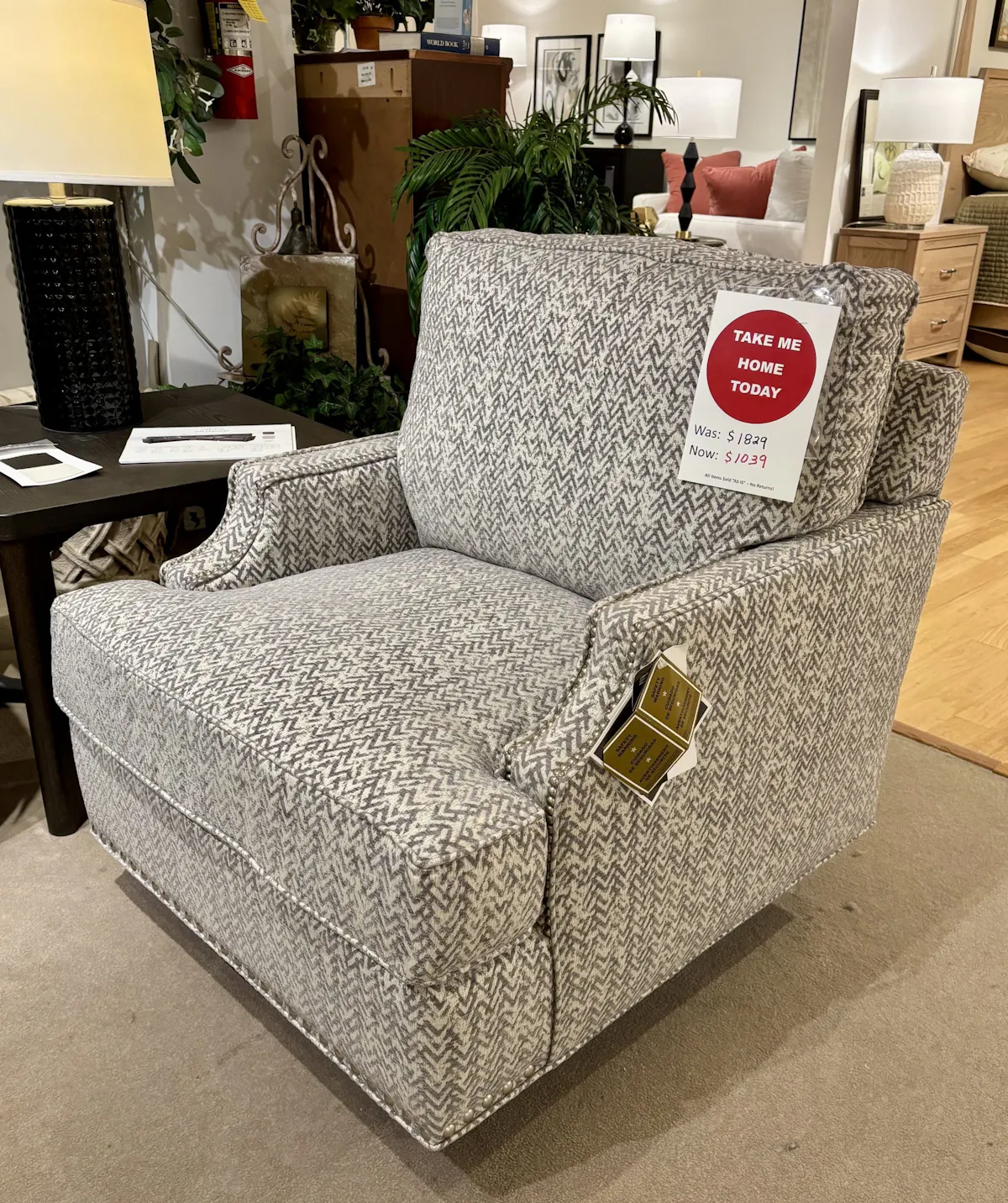Bassett C000-12ST Custom Swivel Chair Bassett C000-12ST Custom Swivel Chair