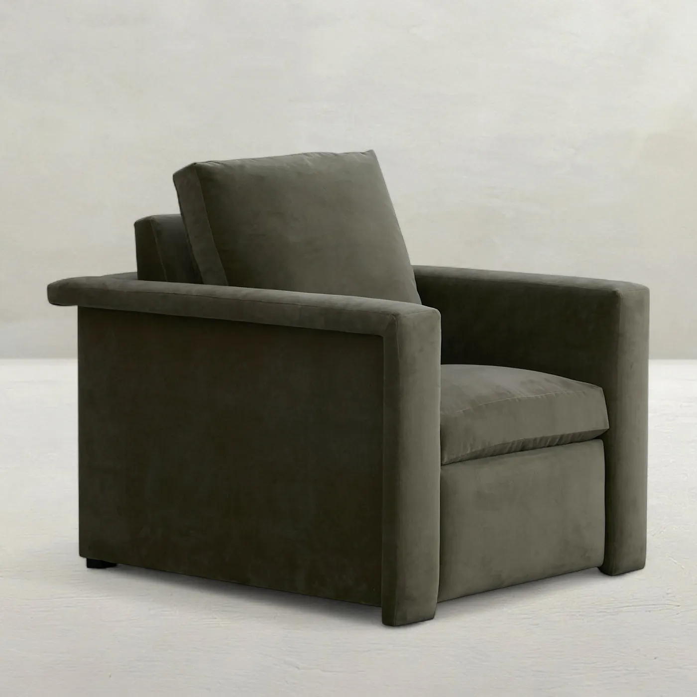 Gabby Home SCH-R3080 Ledge Upholstered Incliner – Tuxedo Arms