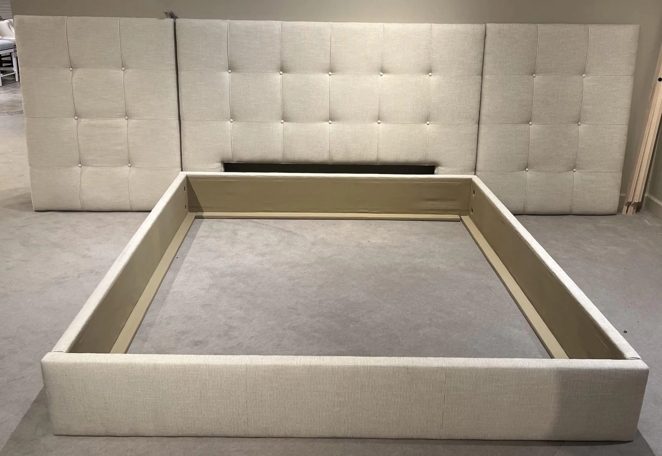 Century AE9-107K/330,340,350,360 Soho King Bed
