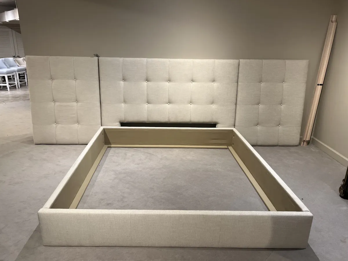 Century AE9-107K/330,340,350,360 Soho King Bed Century AE9-107K/330,340,350,360 Soho King Bed