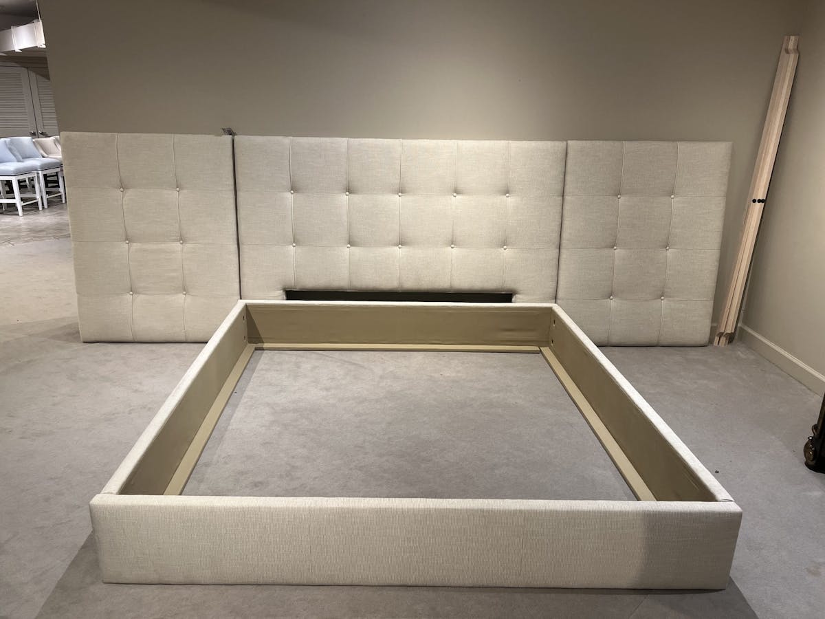 Century AE9-107K/330,340,350,360 Soho King Bed Century AE9-107K/330,340,350,360 Soho King Bed