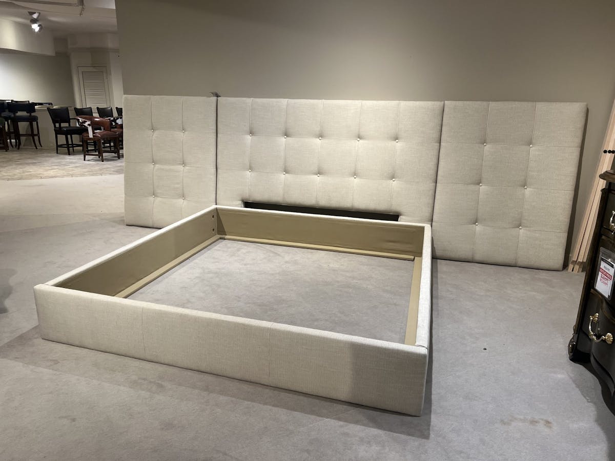 Century AE9-107K/330,340,350,360 Soho King Bed Century AE9-107K/330,340,350,360 Soho King Bed