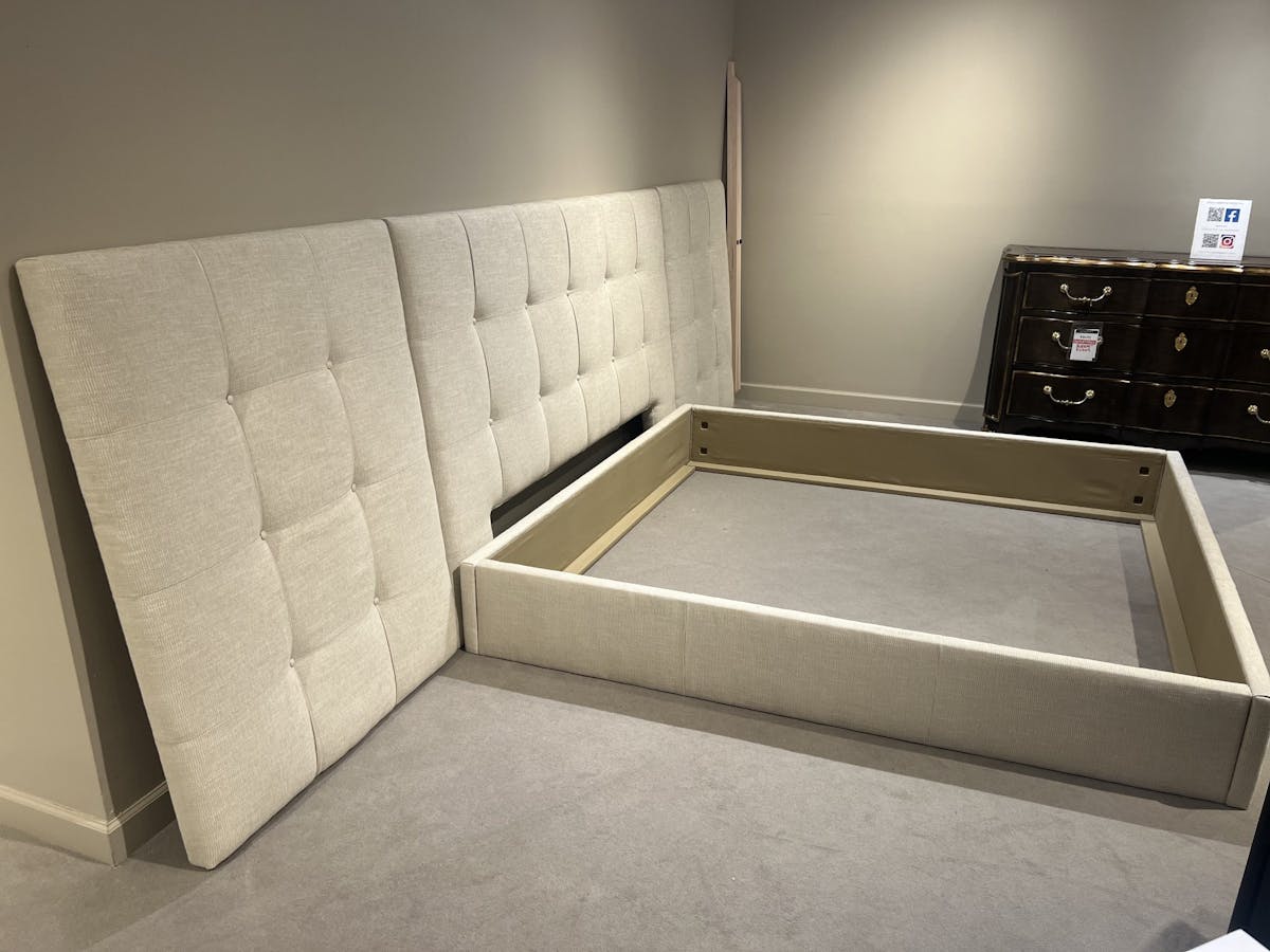 Century AE9-107K/330,340,350,360 Soho King Bed Century AE9-107K/330,340,350,360 Soho King Bed