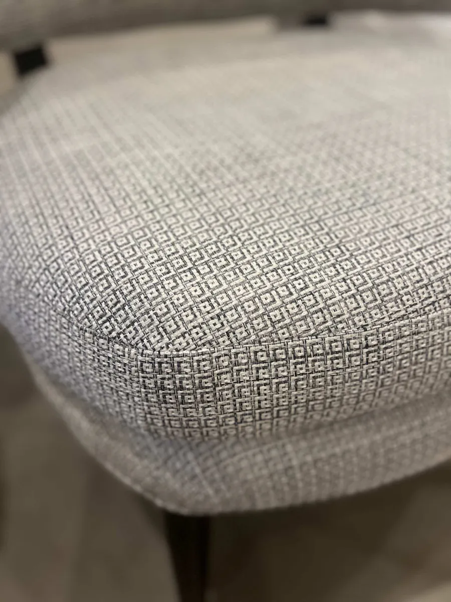 Century CCC3118-6/150 Flynn Chair Century CCC3118-6/150 Flynn Chair