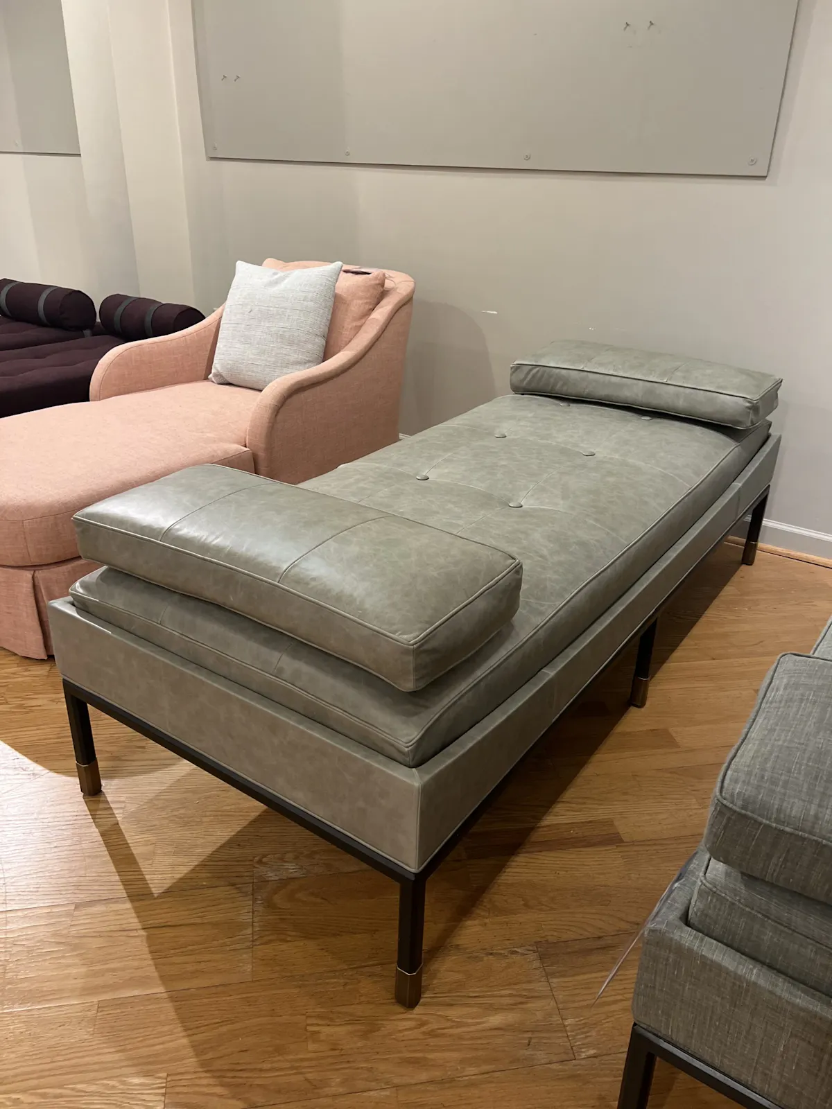 Century Furniture AE-LTD1007-16REC/230 Jennings Daybed Century Furniture AE-LTD1007-16REC/230 Jennings Daybed