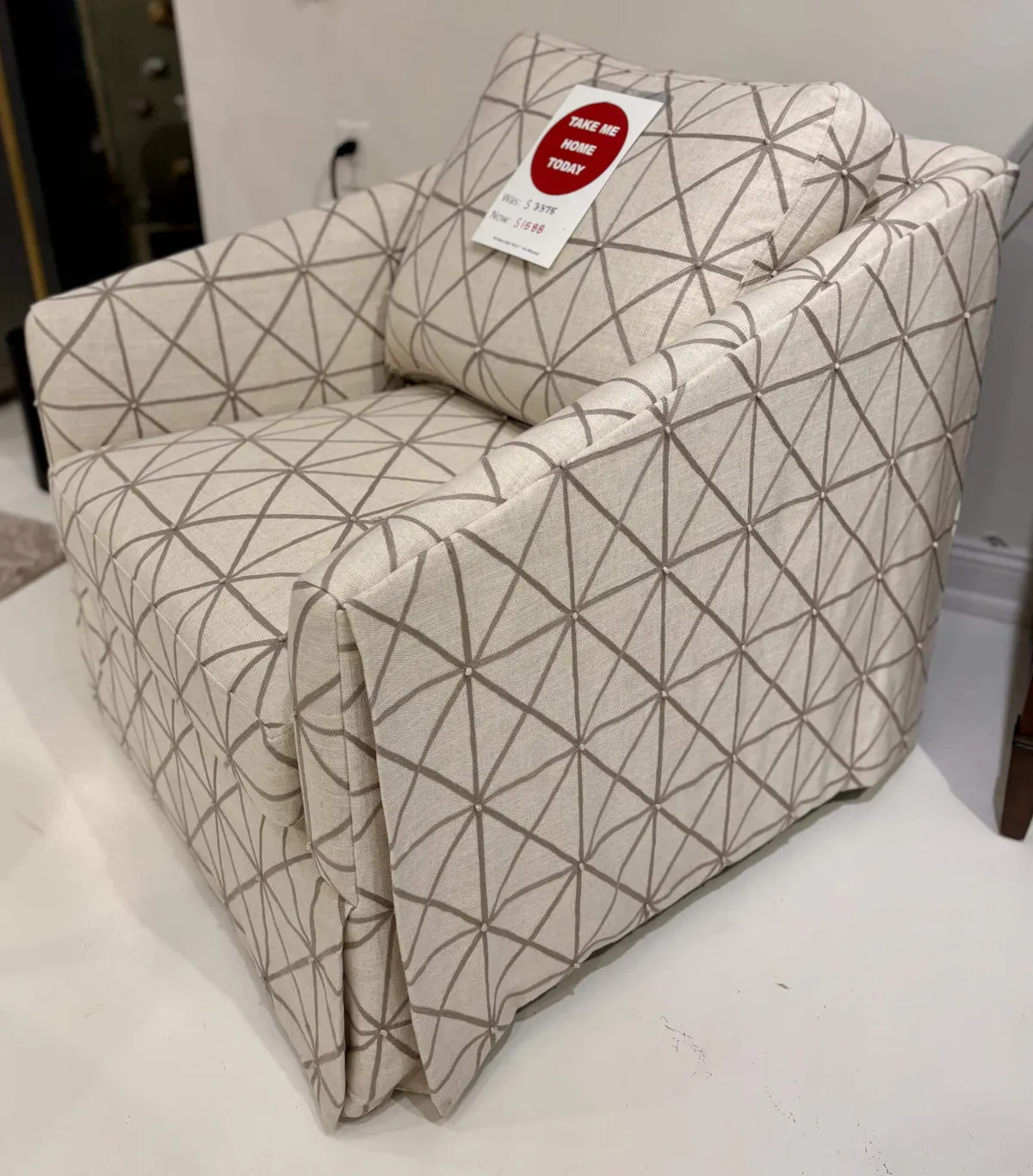 Caracole UPH-019-031-CC Casual Affair Chair Caracole UPH-019-031-CC Casual Affair Chair