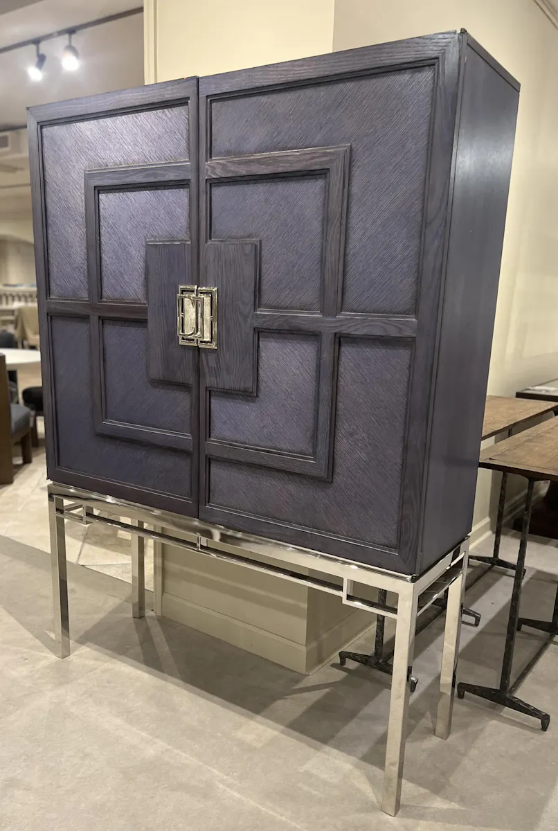 Century 699-463/10 Ming Bar Cabinet Century 699-463/10 Ming Bar Cabinet
