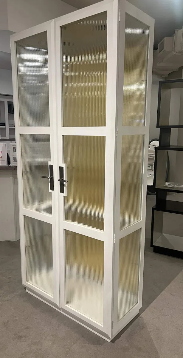 Century C89-775/20 Calore Display Cabinet Century C89-775/20 Calore Display Cabinet