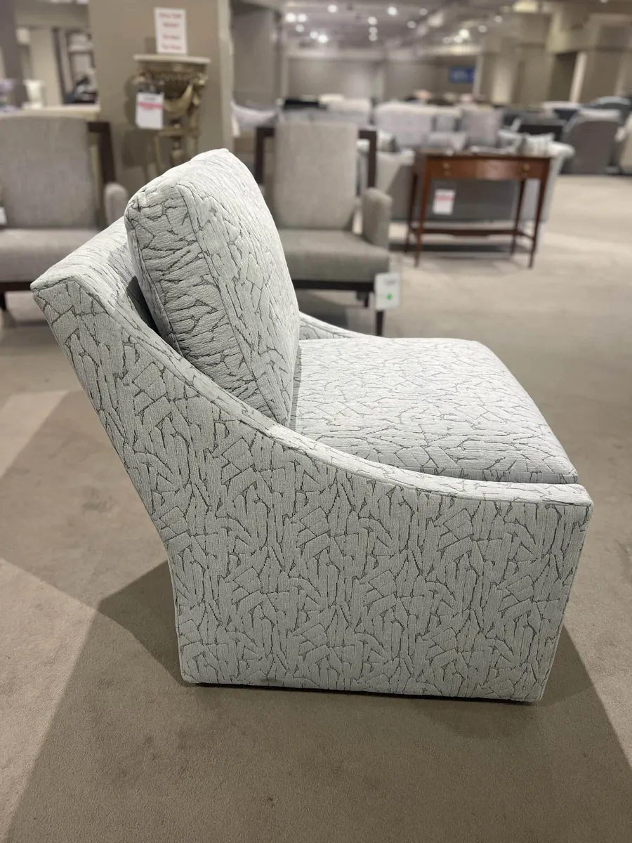 Century ESN245-8/50 Dean Swivel Chair Century ESN245-8/50 Dean Swivel Chair