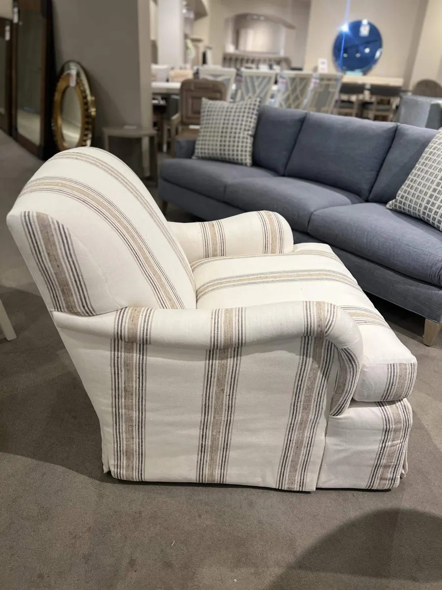Highland House 2610SW/100 Pimilico Skirted Swivel Chair Highland House 2610SW/100 Pimilico Skirted Swivel Chair