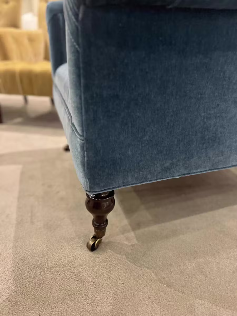 Highland House 2101/110 Elizabeth Tufted Chair Highland House 2101/110 Elizabeth Tufted Chair