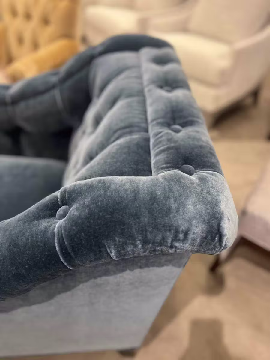 Highland House 2101/110 Elizabeth Tufted Chair Highland House 2101/110 Elizabeth Tufted Chair